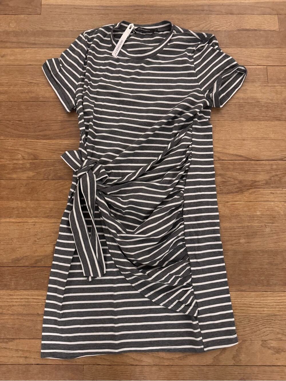 NWT Merokeety Women's Grey White Striped Knee Length Wrap Dress - Large
b26